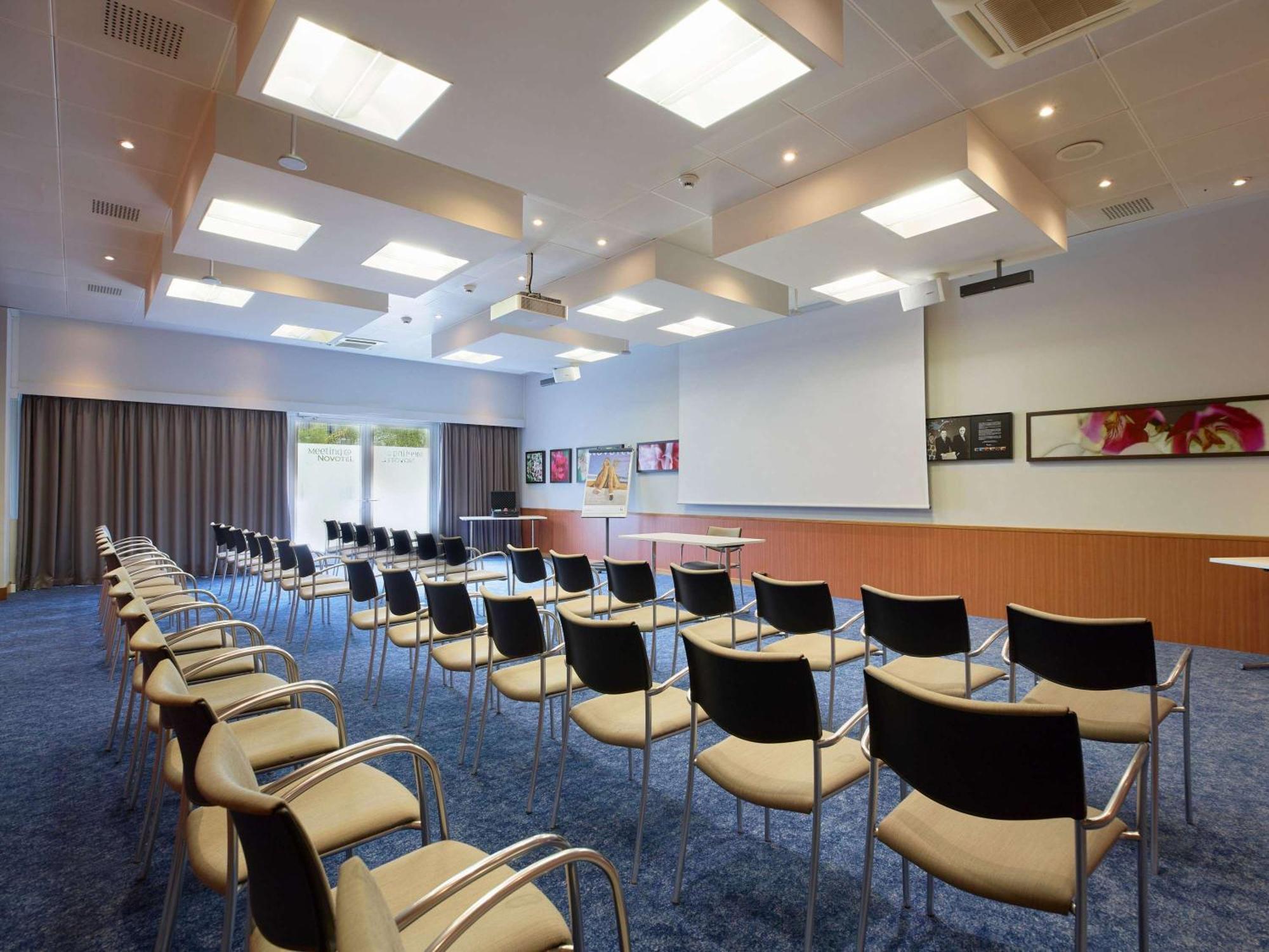Novotel Zurich City West Esterno foto