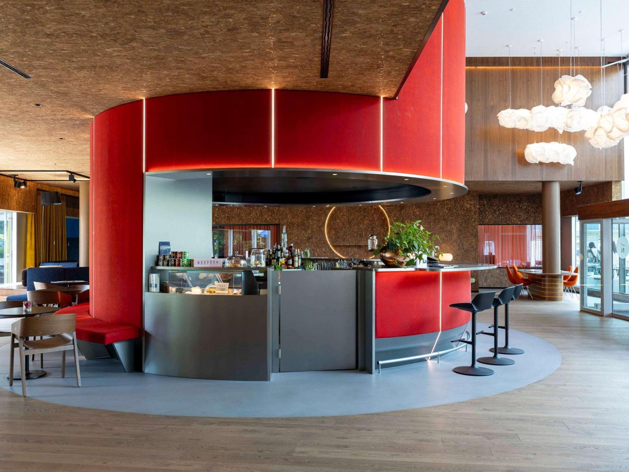 Novotel Zurich City West Esterno foto