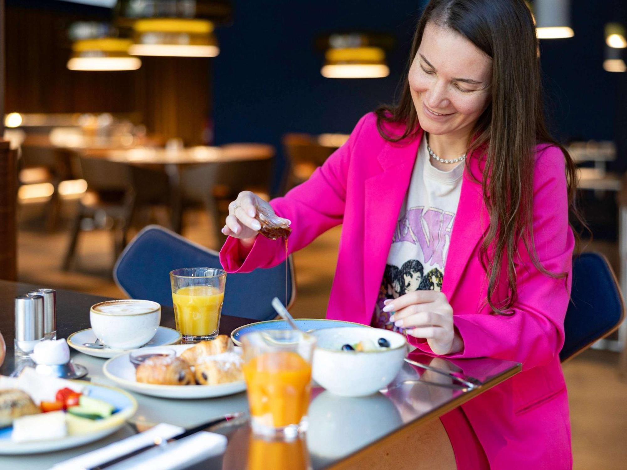 Novotel Zurich City West Esterno foto
